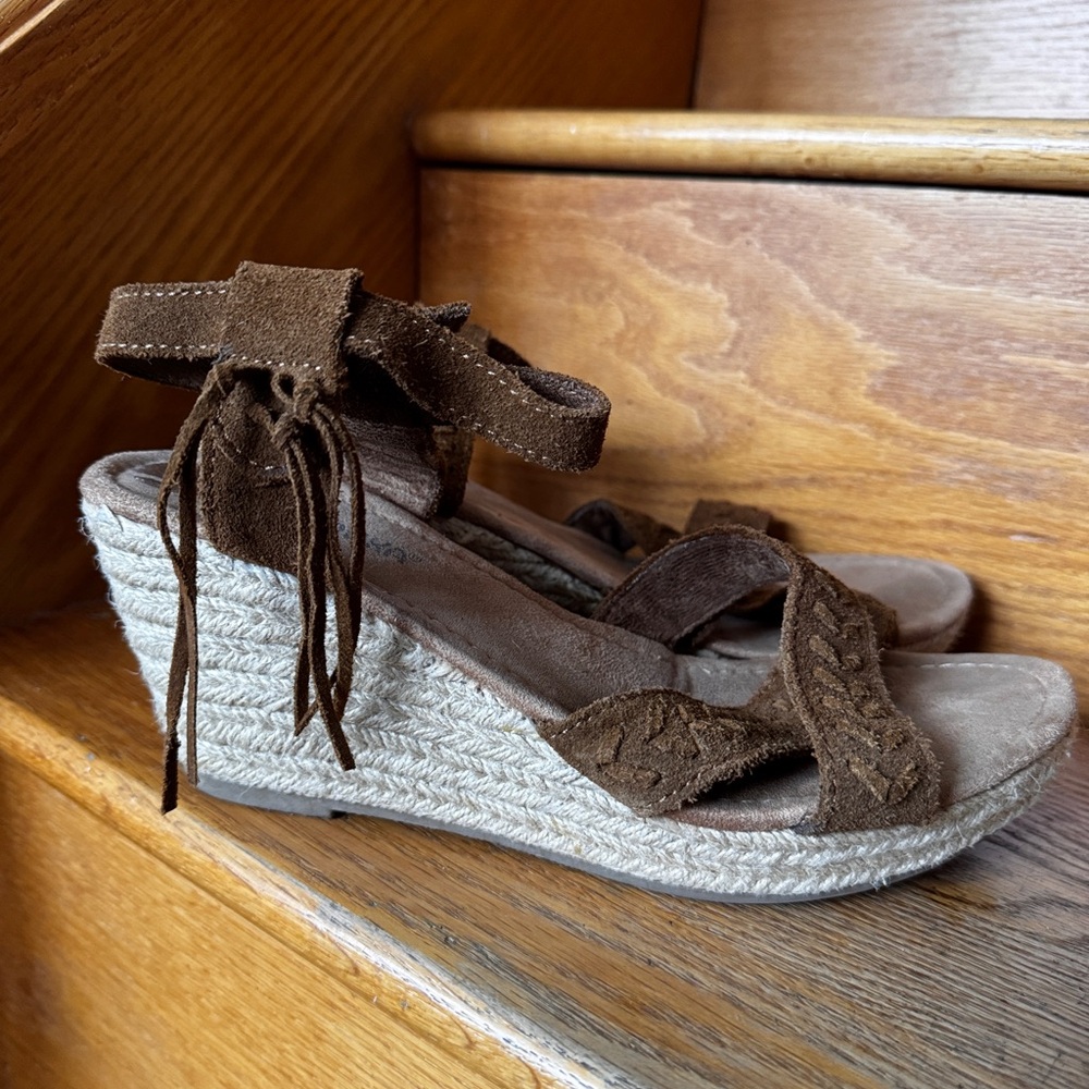 Minnetonka Tan Suede Espadrille Wedges - Picture 5 of 8
